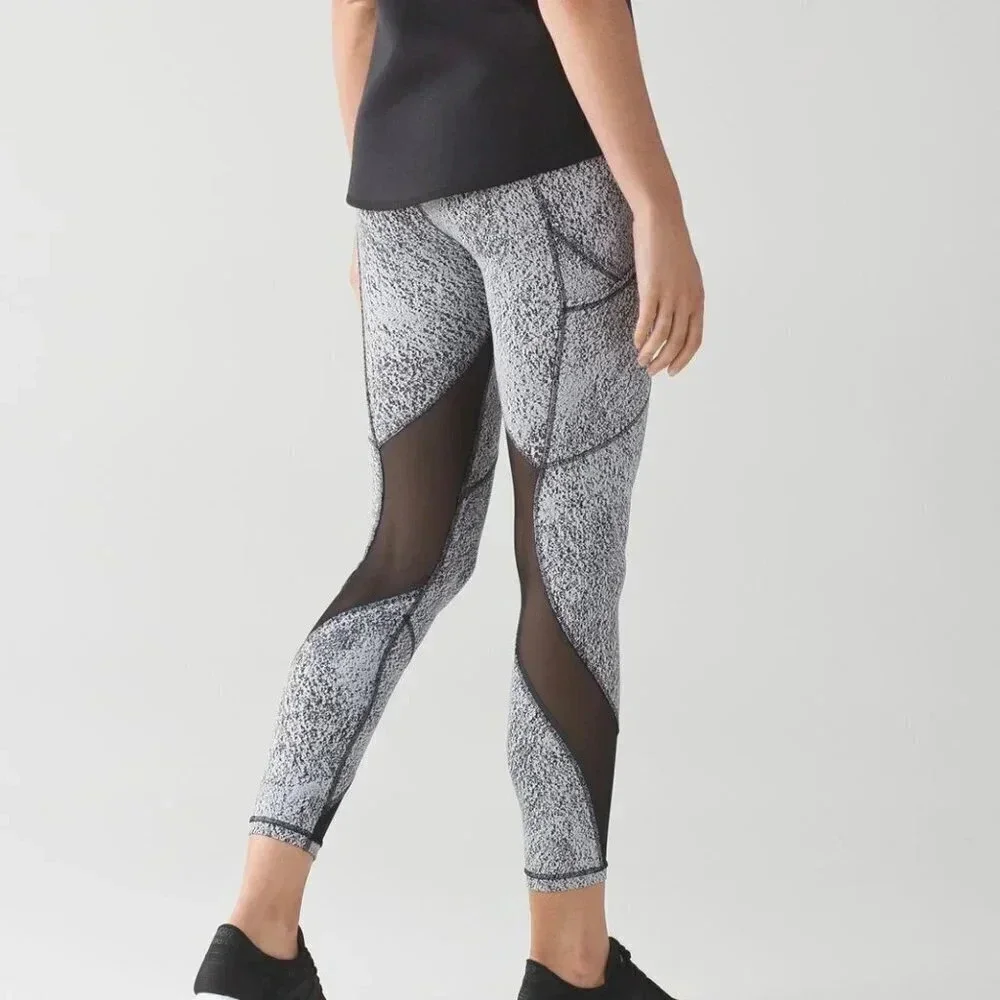 Lululemon Outrun Tight Power Luxtreme Spray Jacquard - Picture 2 of 16